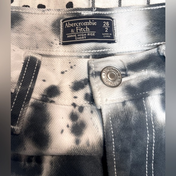 Abercrombie & Fitch GREY BLEACHED ANNIE HIGH RISE SHORT Size 26 / 2 - Picture 7 of 7